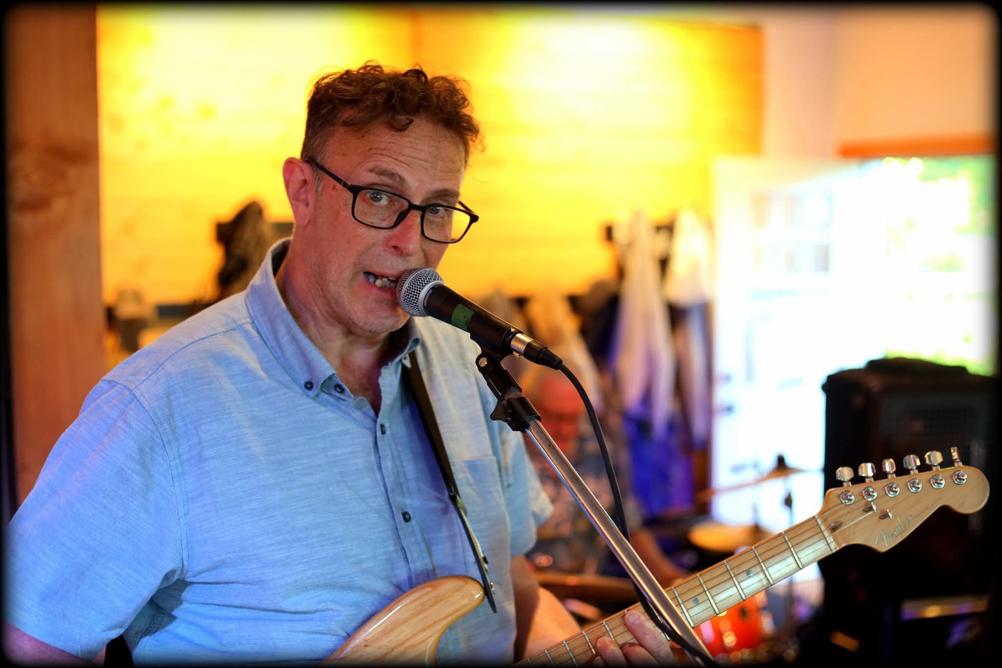 Paul Hendriks performing with guitar